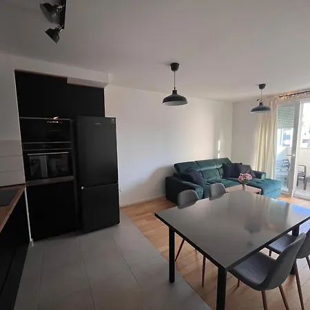 Aurora Διαμέρισμα *